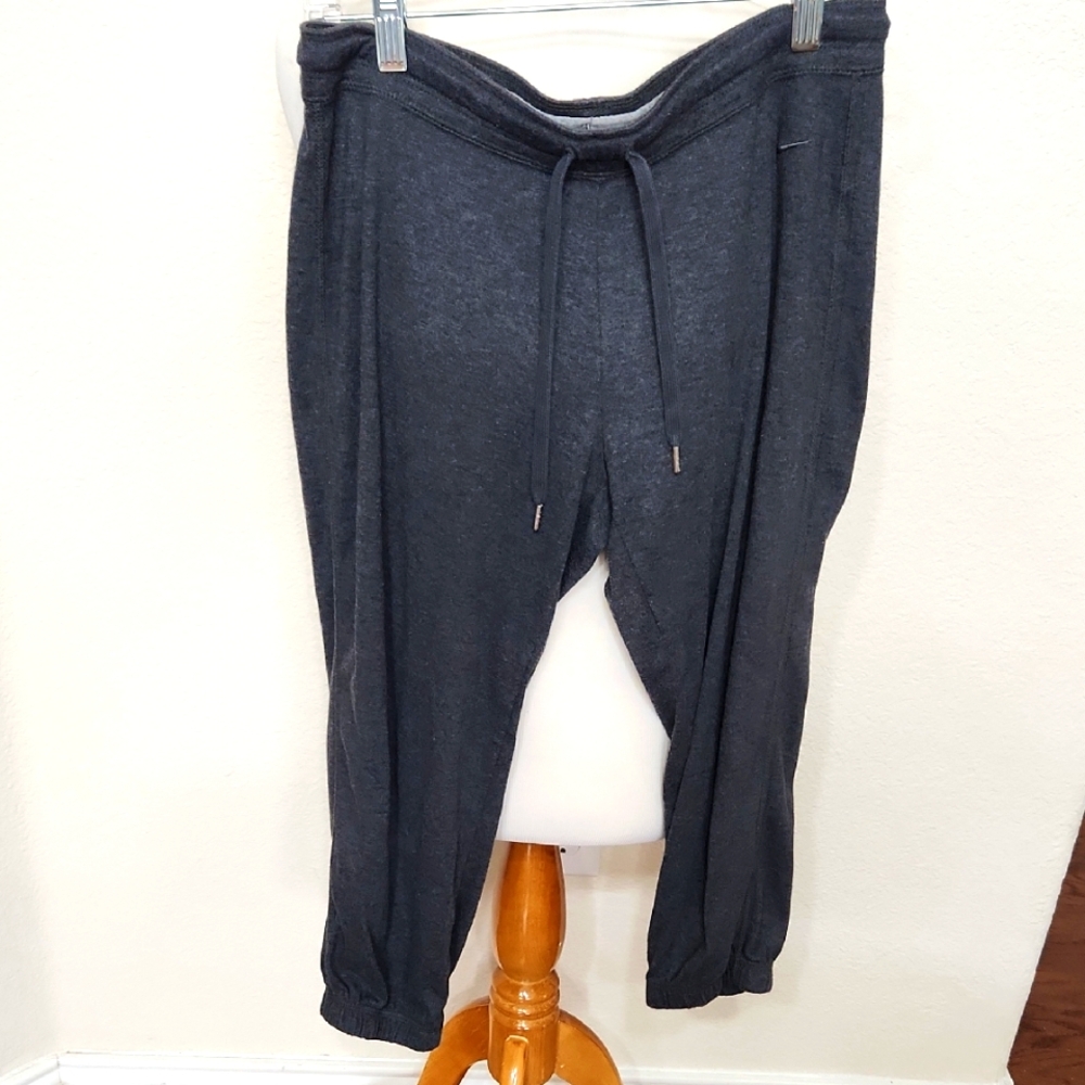 Nike Women's Dark Charcoal Gray Jogger Capris